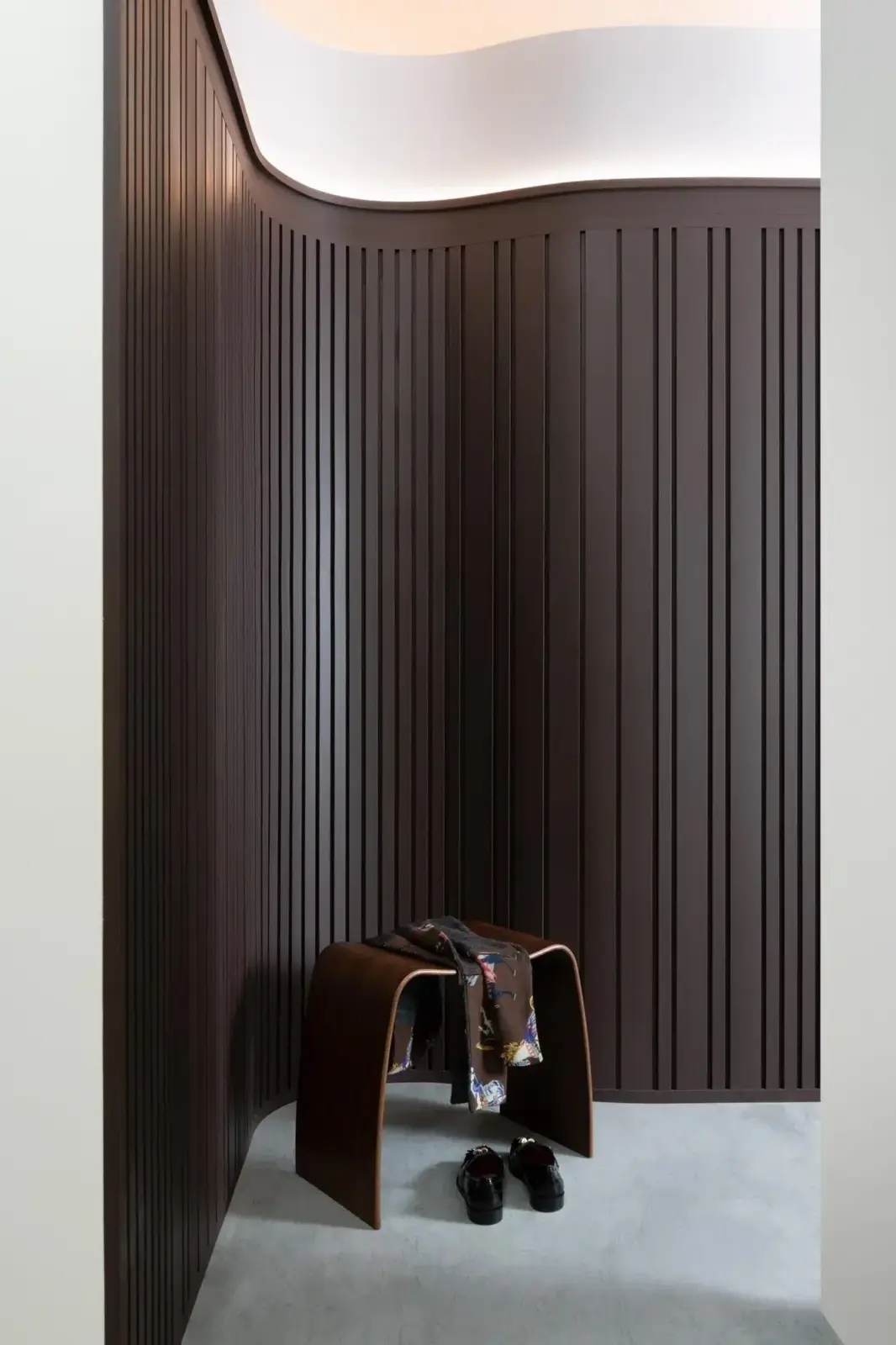 W111 BAR